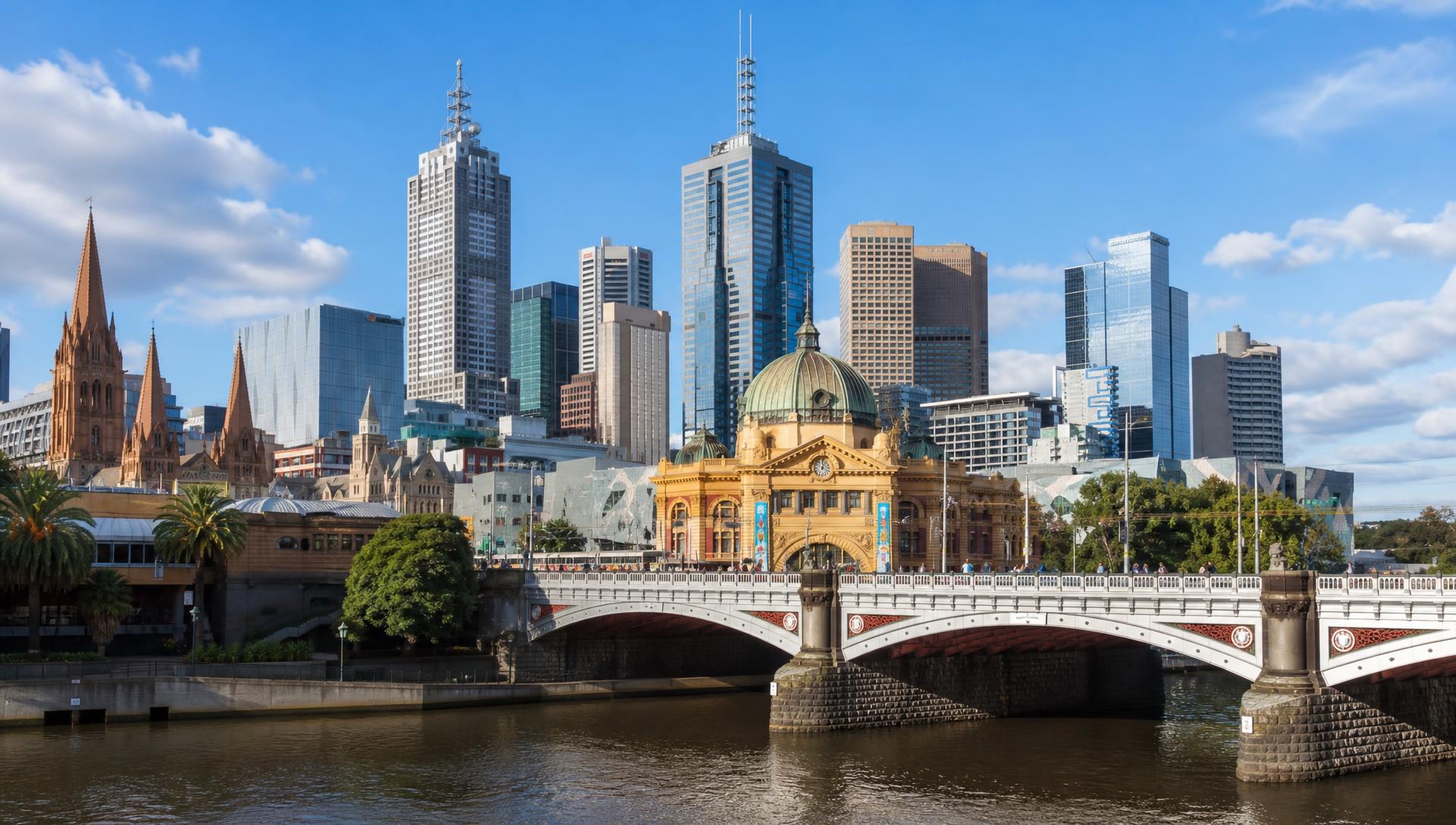 Princes Bridge, Flinders Street Station and the Melbourne CBD skyline across the Yarra River